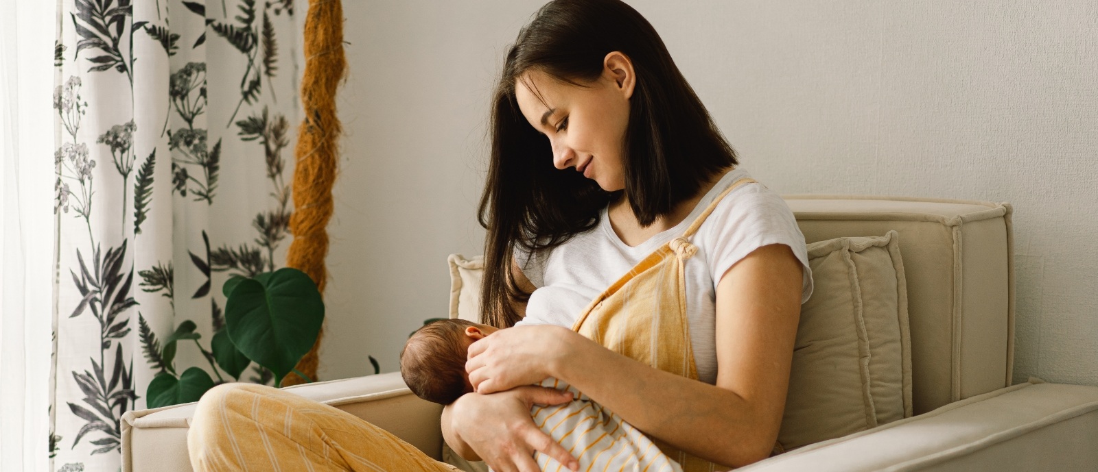 Mother nursing baby after visit to lip and Tongue-Tie specialist in Chicago